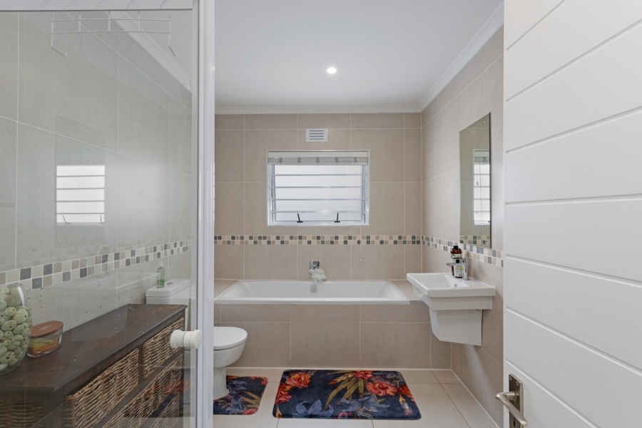 4 Bedroom Property for Sale in Sunningdale Western Cape